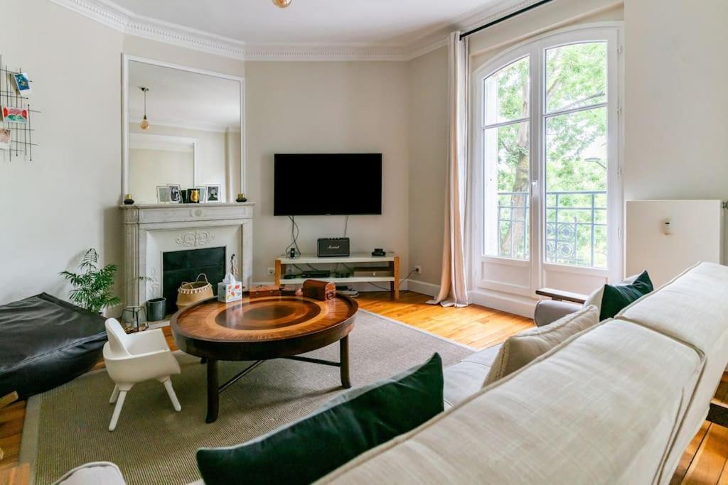 En Bord De Seine Apartment